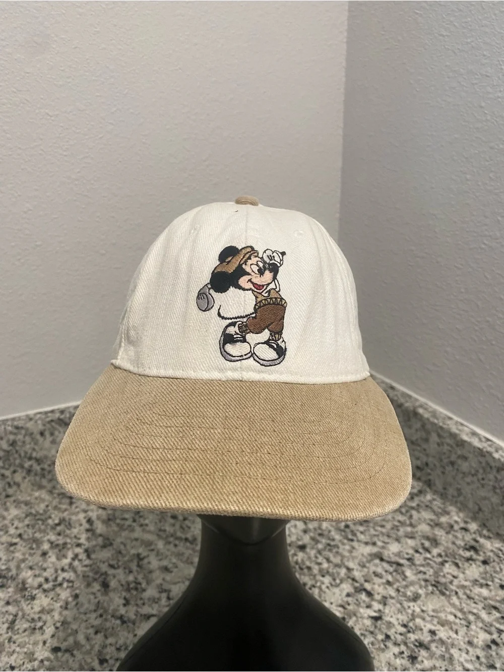 VINTAGE- DISNEY Golf Hat /vintage 1990s Mickey Mouse golf strapback hat